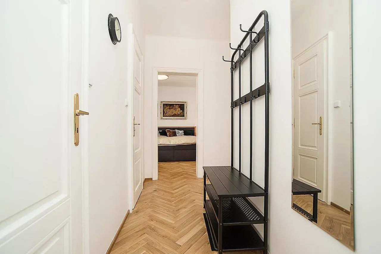 Newly Renovated 1-Bed Apartment At Charles Bridge Prague
